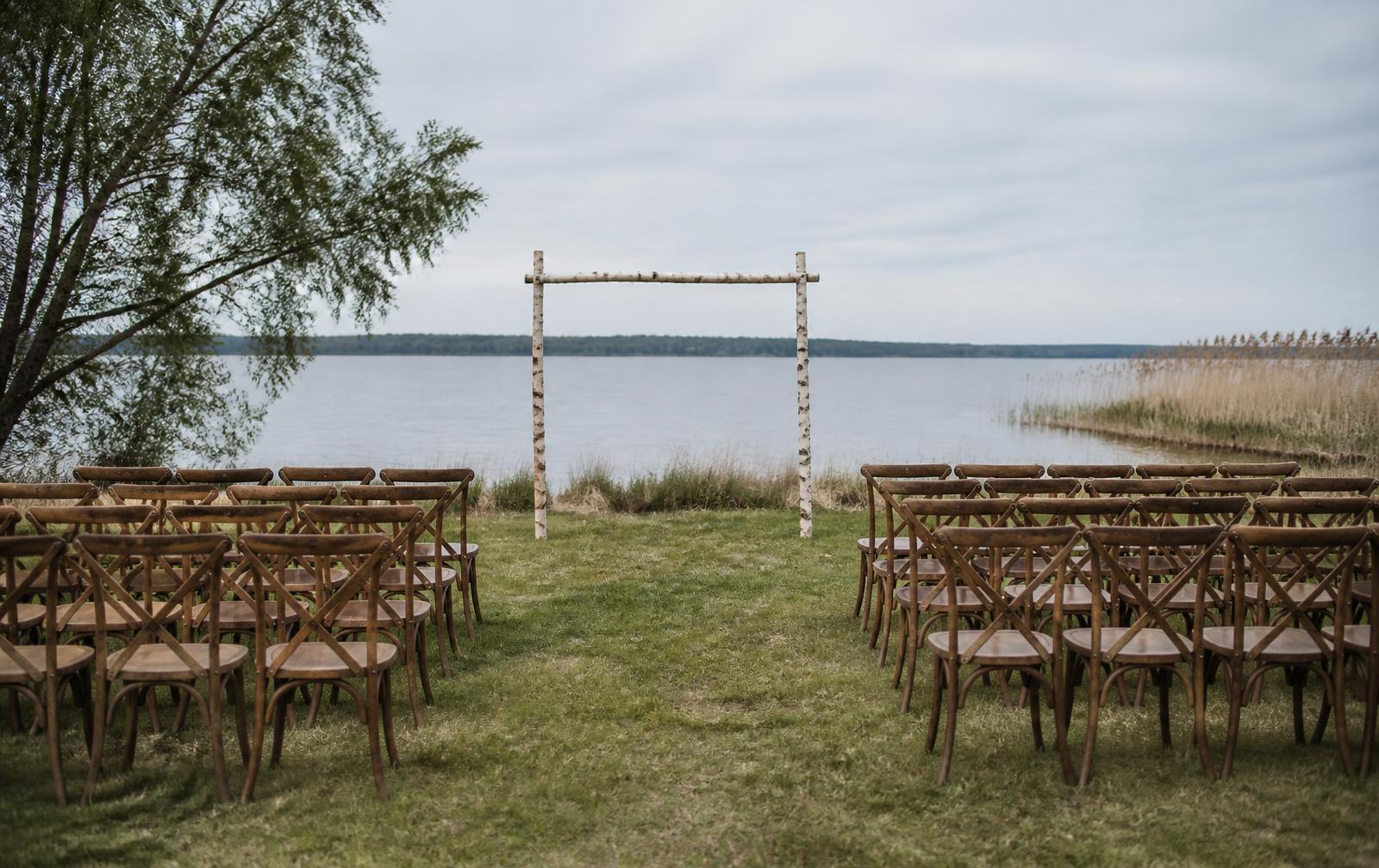 Bestuhlte freie Trauung an einem See in Mecklenburg-Vorpommern